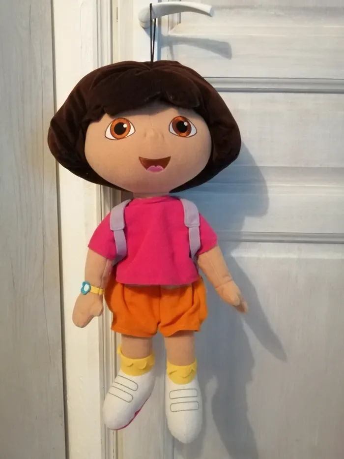 Peluche range pyjama "Dora l'exploratrice"