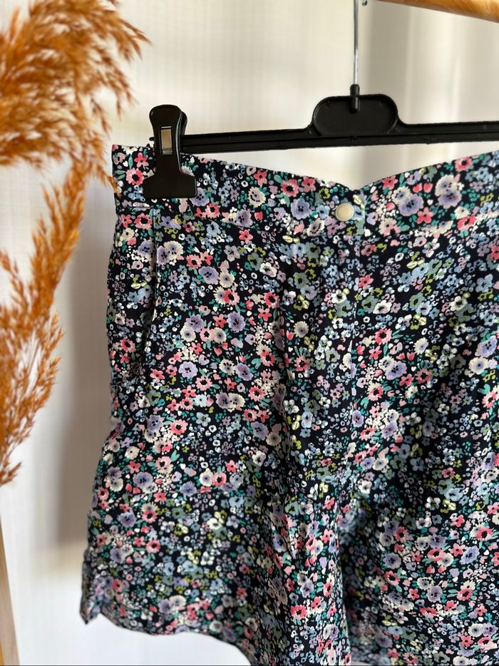 Short fleuri
