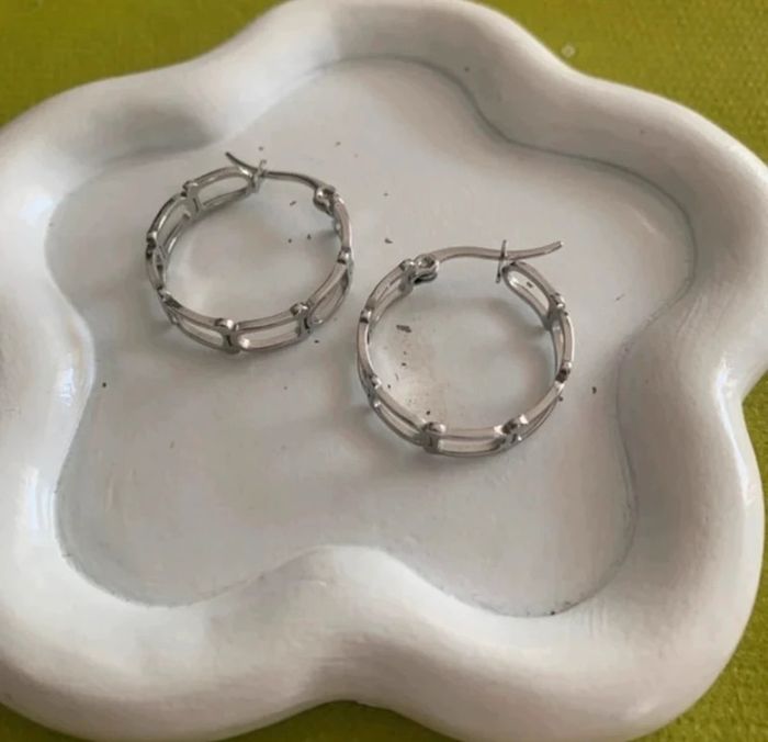 Boucles d’oreilles créoles géométriques argentées 22mm en acier inoxydable - photo numéro 3