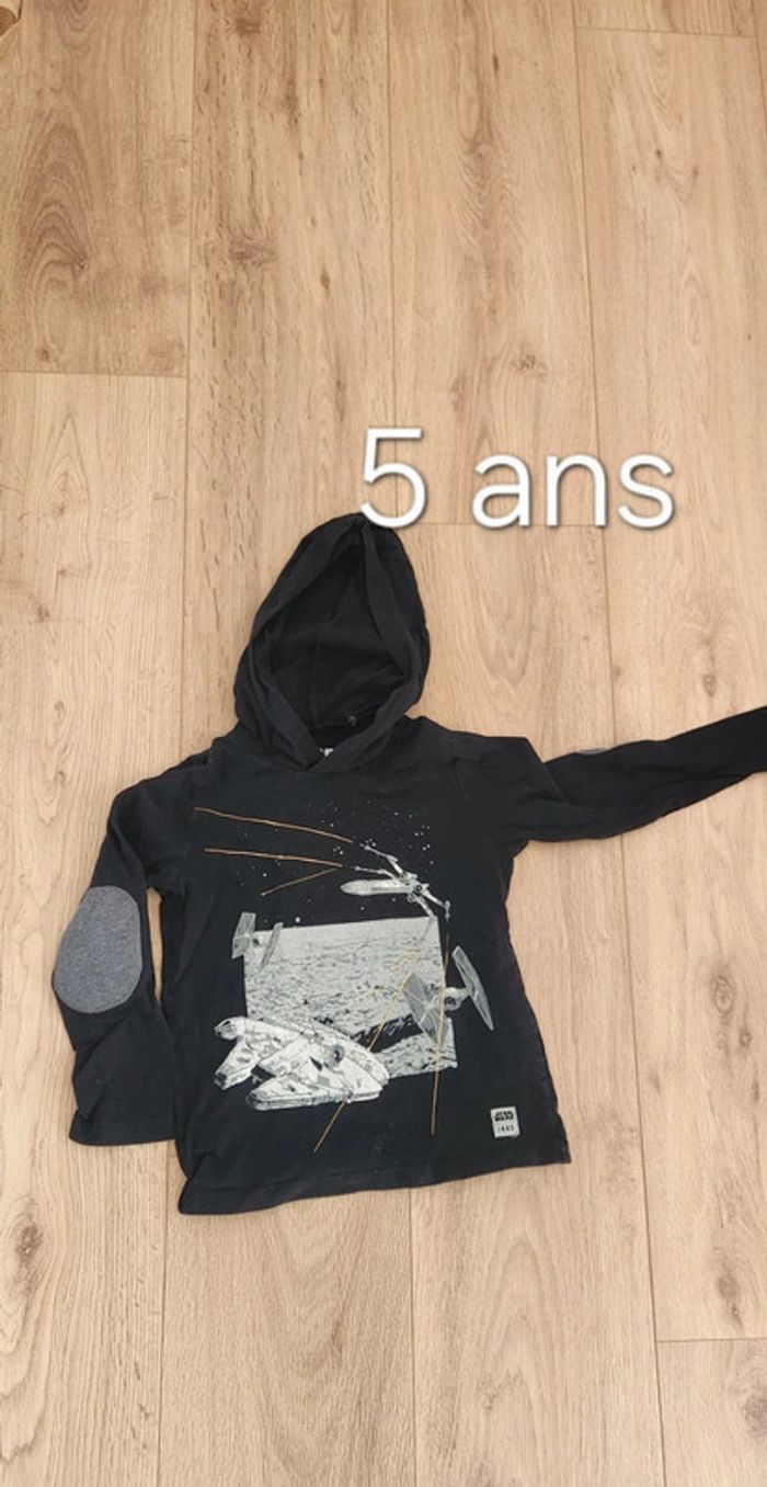 Pull fin à capuche