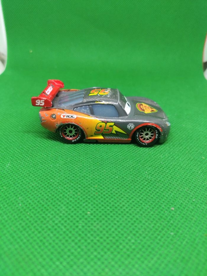 Voiture Cars Disney métal carbon racers flash McQueen bon état - photo numéro 5