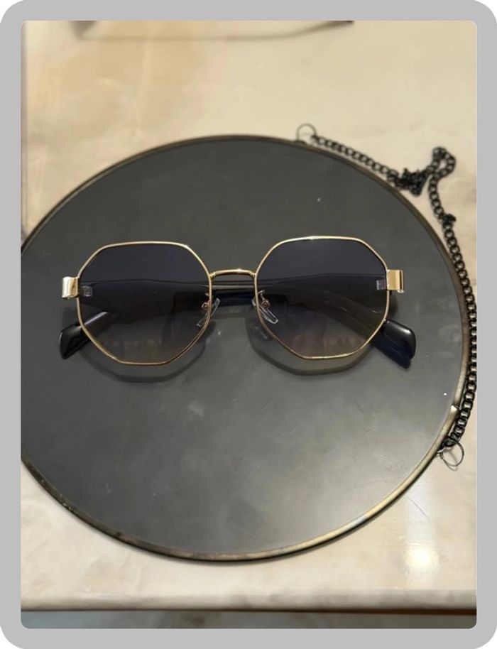 Lunette de soleil octogonale bleue