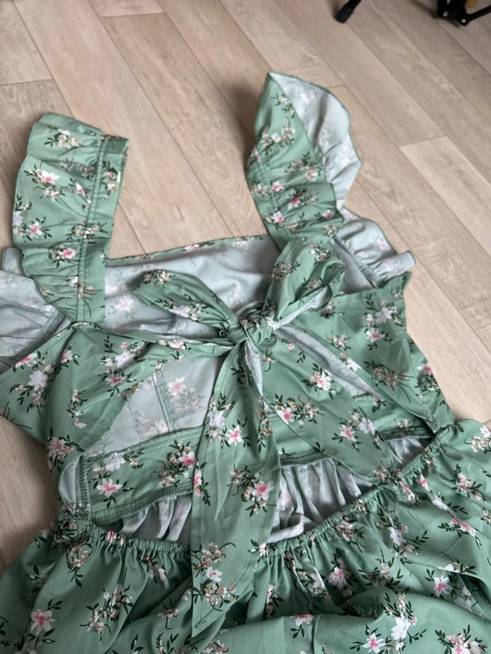Jolie robe fleurie - photo numéro 3