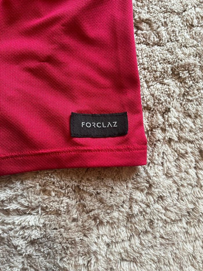 Tee shirt technique femme de la marque Forclaz. Taille S . Couleur bordeaux. Excellent état - photo numéro 4
