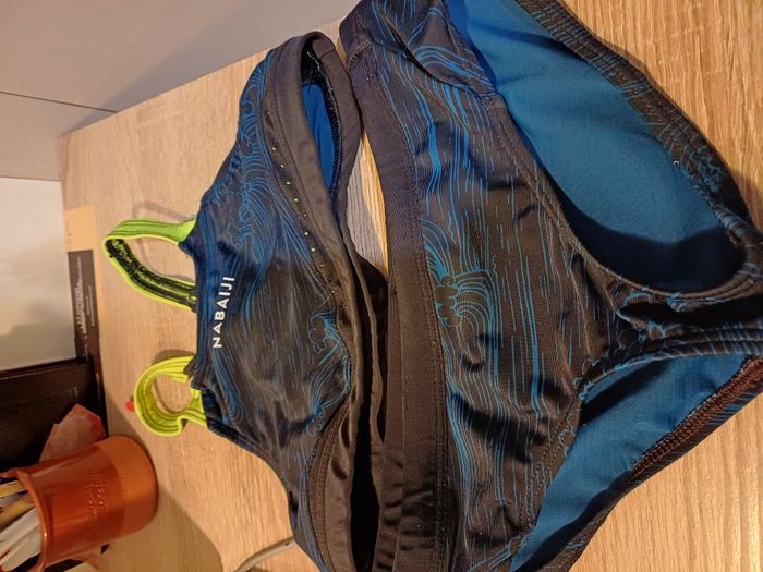 2 maillots de bain 2 pièces et 1 casquette pour filles Taille 7 ans - photo numéro 4