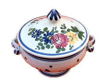 Petit bouillon sur piédouche  Ancienne céramique polychrome