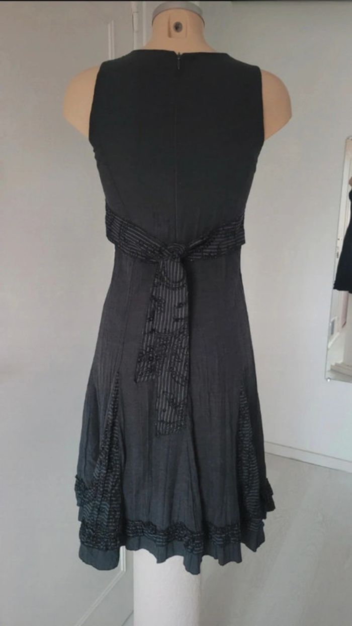 Robe grise et noire - photo numéro 3