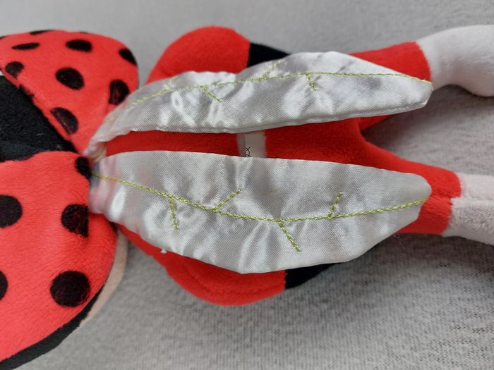 Peluche doudou poupée fille coccinelle SOCIETE GENERALE rouge noir fleur 27 cm - photo numéro 5