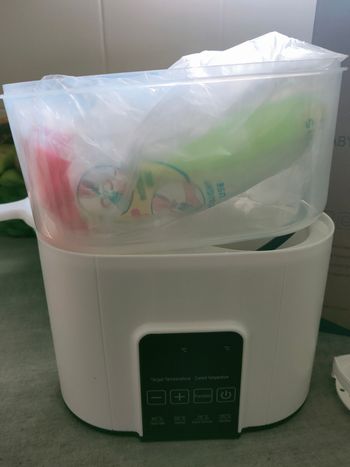 Chauffe biberon neuf jamais servi.