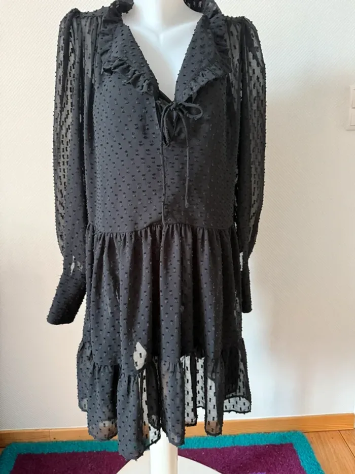 Robe noir H&M taille 38 en très bon état