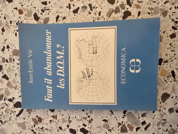 Faut-il abandonner les D.O.M?