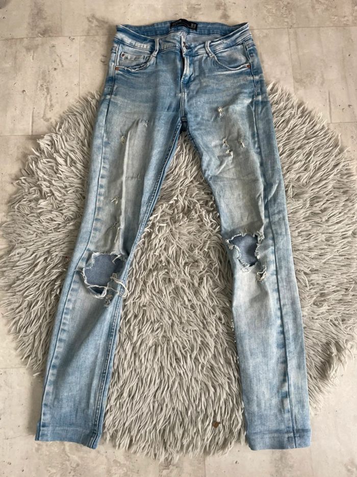 Jeans Zara effet troué bleu clair - photo numéro 2