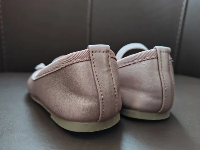 Ballerine rose poudré taille 22 porté une fois pour une fête en intérieur - photo numéro 3