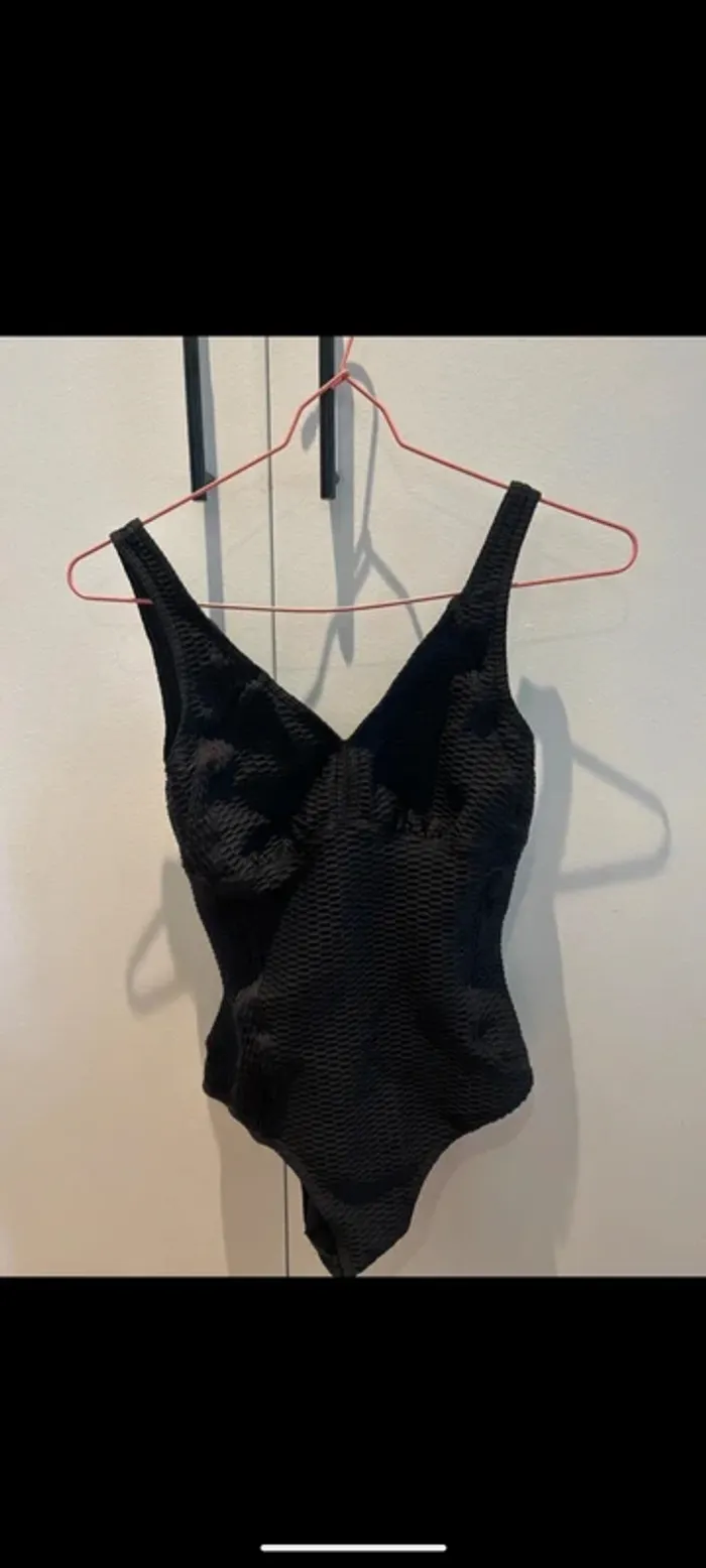 Maillot de bain noir gainant