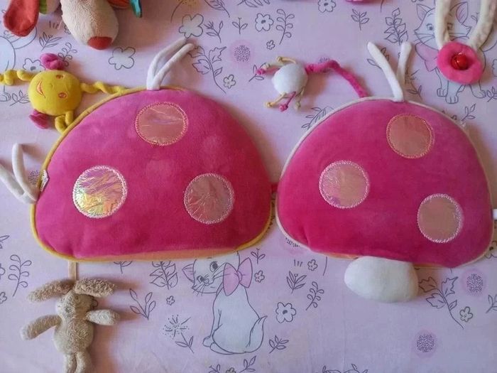 Jouets peluches d'éveil colorés acidulés à suspendre au lit ou à la poussette - photo numéro 4