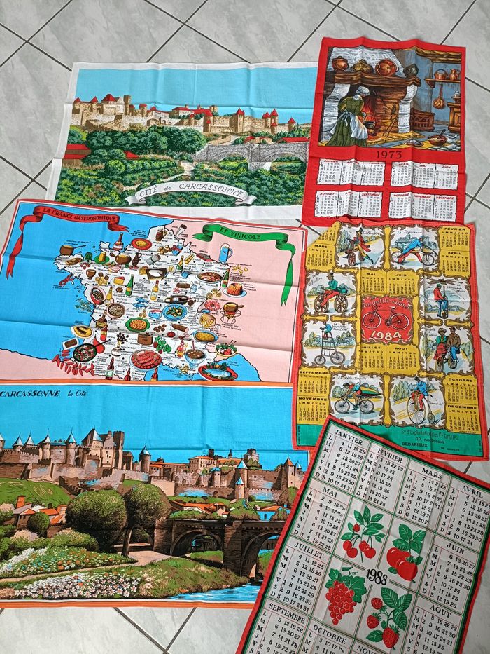 Lot de 6 torchons vintage calendrier et région