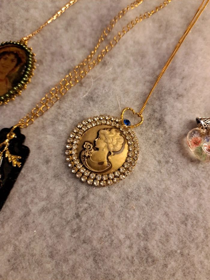 Lot de colliers doré avec pendentif multicolore - photo numéro 8