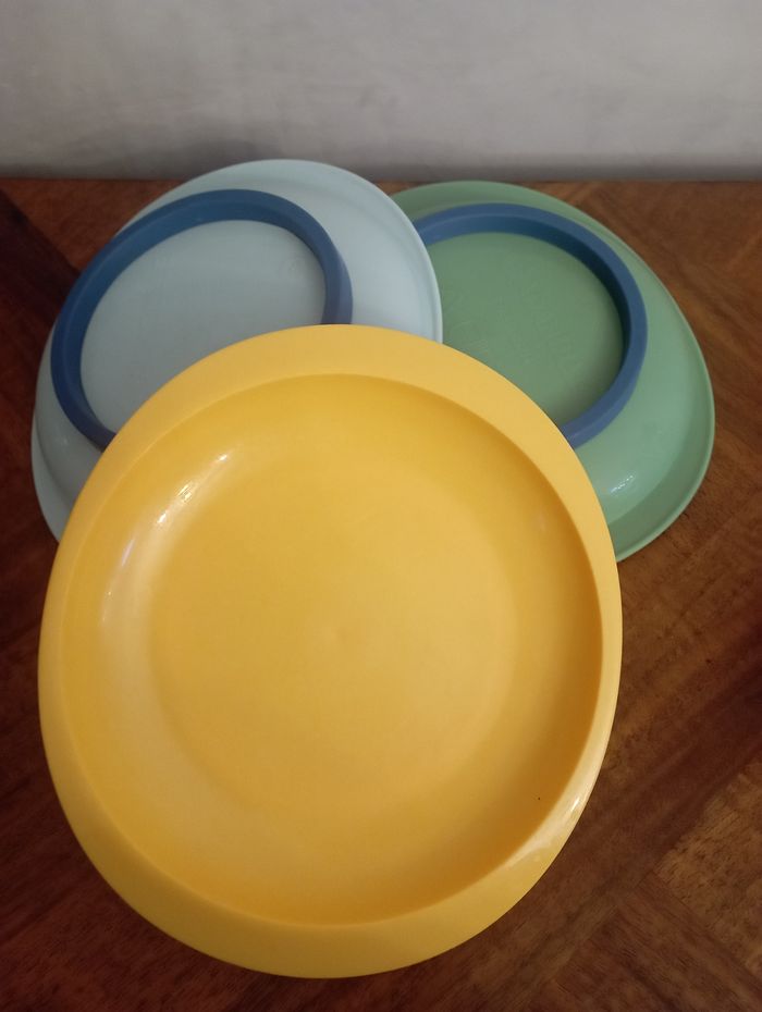 Ensemble de couverts et assiettes et verres - photo numéro 2