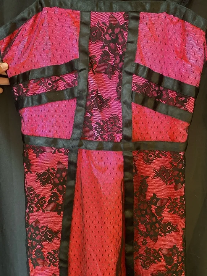 Petite robe dentelle - photo numéro 4
