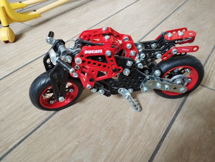 Moto mécano