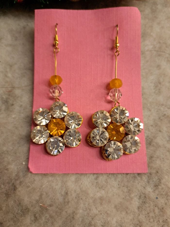 Boucles d'oreilles pendante avec strass orange et blanc - photo numéro 3
