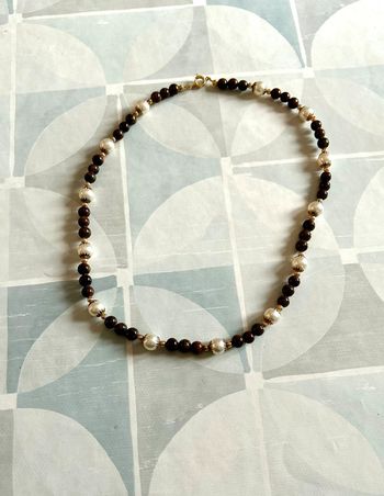 Collier marron et blanc - neuf