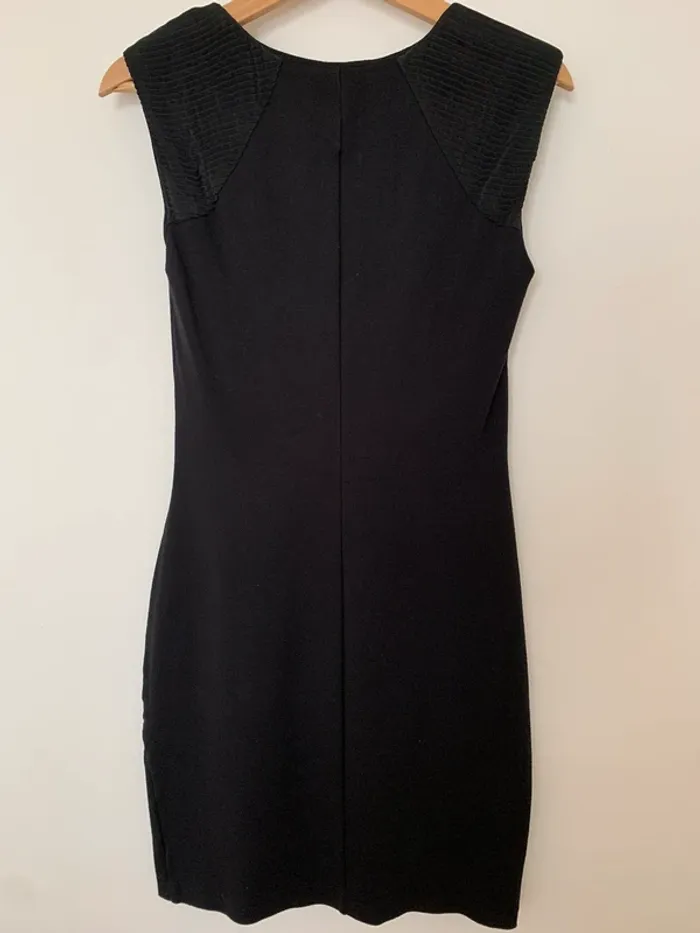 Robe noire - photo numéro 4
