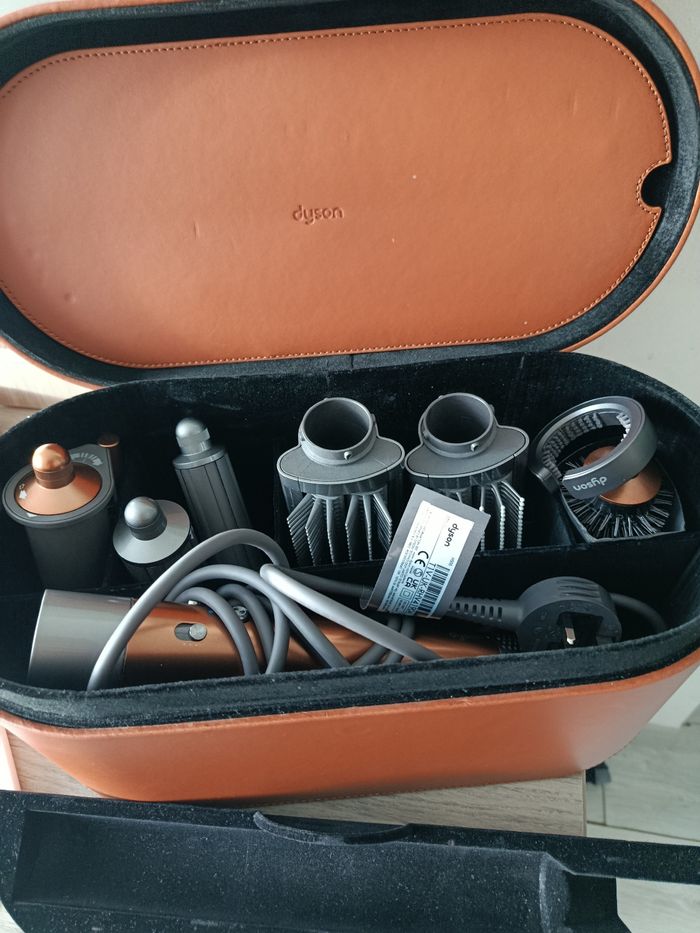 Dyson airwrap