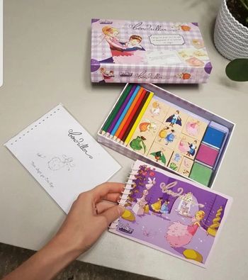 Créa Lign, livre de Cendrillon à colorier et tamponner NEUF
