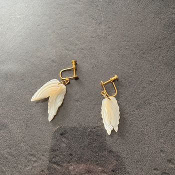 Boucles d’oreilles • doré & nacré • neuves 🌿