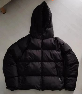 Doudoune noire à capuche 