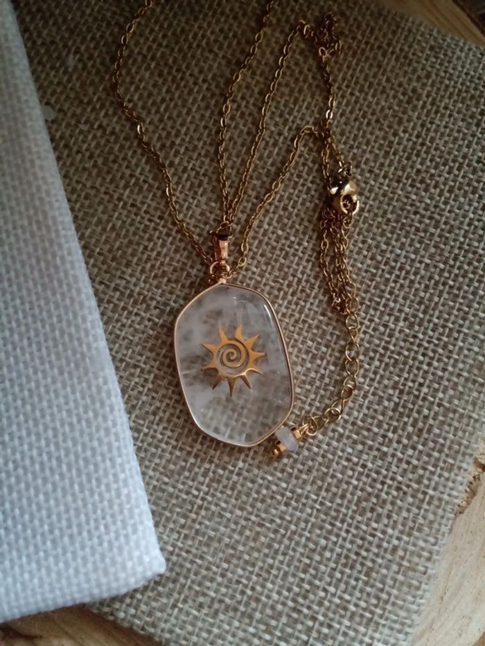 Collier pierre de cristal de quartz avec soleil bohème - photo numéro 2