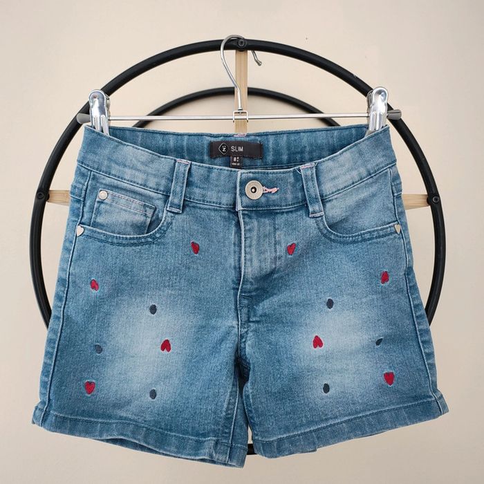 8 ans short en jean brodé coeur Z