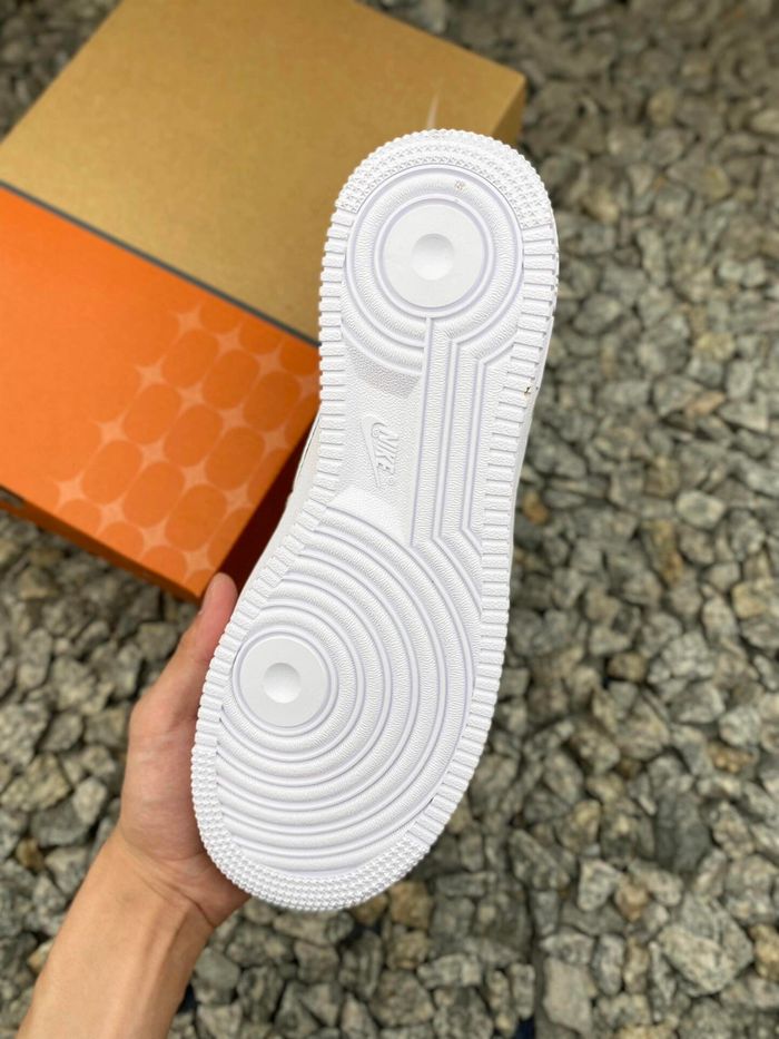 Nike Air Force 1 Low '07 White taille :41 - photo numéro 4