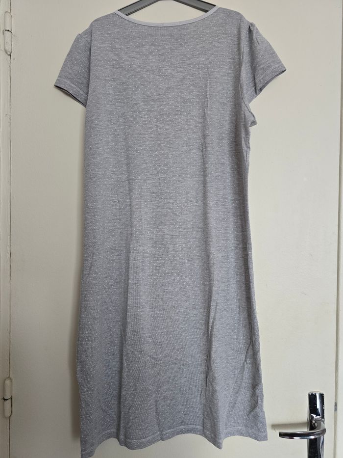 Robe de nuit grise - photo numéro 2