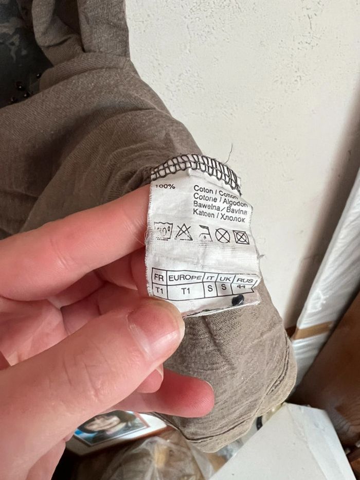 Tee-shirt kaki de chez Camaïeu - photo numéro 5