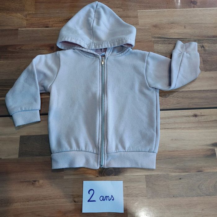Sweet à capuche 2 ans