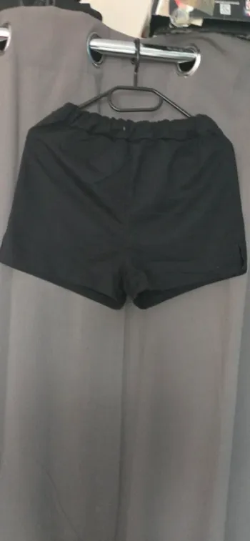Short court noir taille S
