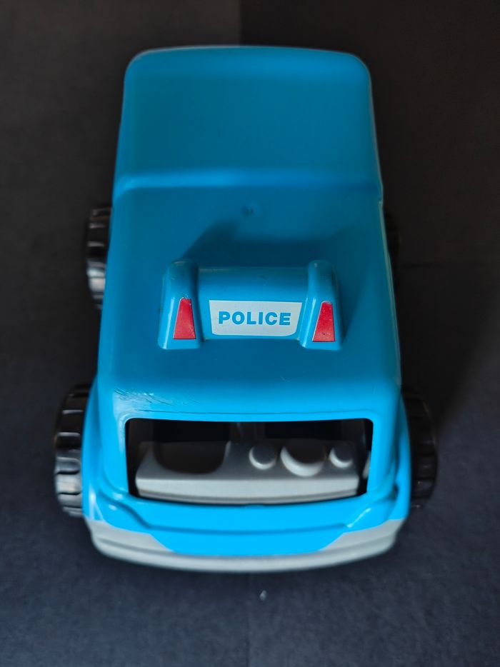 Véhicule de police - photo numéro 2