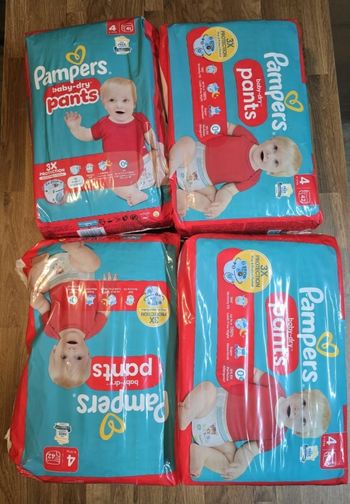 Lot 4  sacs  Pampers couches pants 4x40=160pants