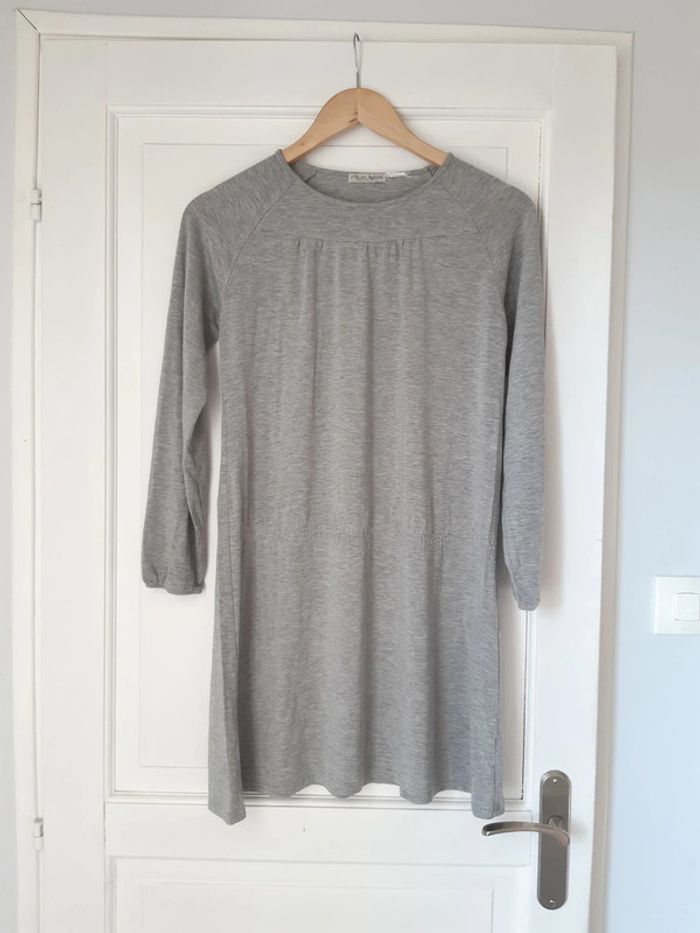 Robe grise manches longues