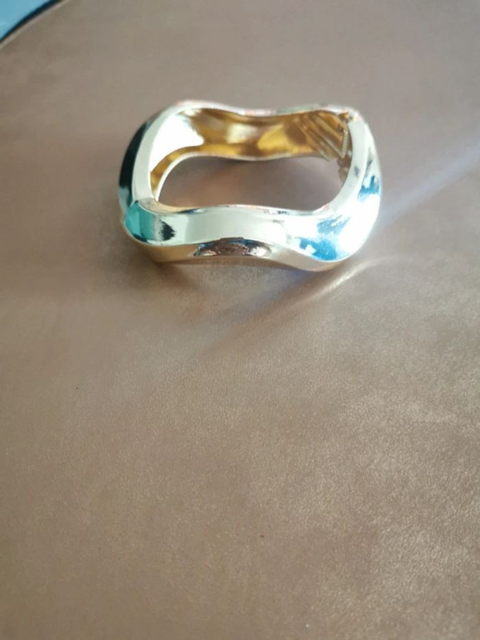 Bracelet manchette femme ouvrable forme originale - photo numéro 2