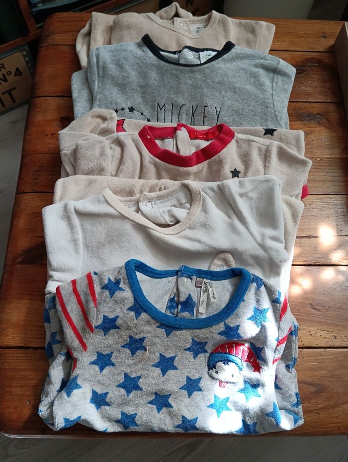 4 grenouillères+ 1 haut de pyjama