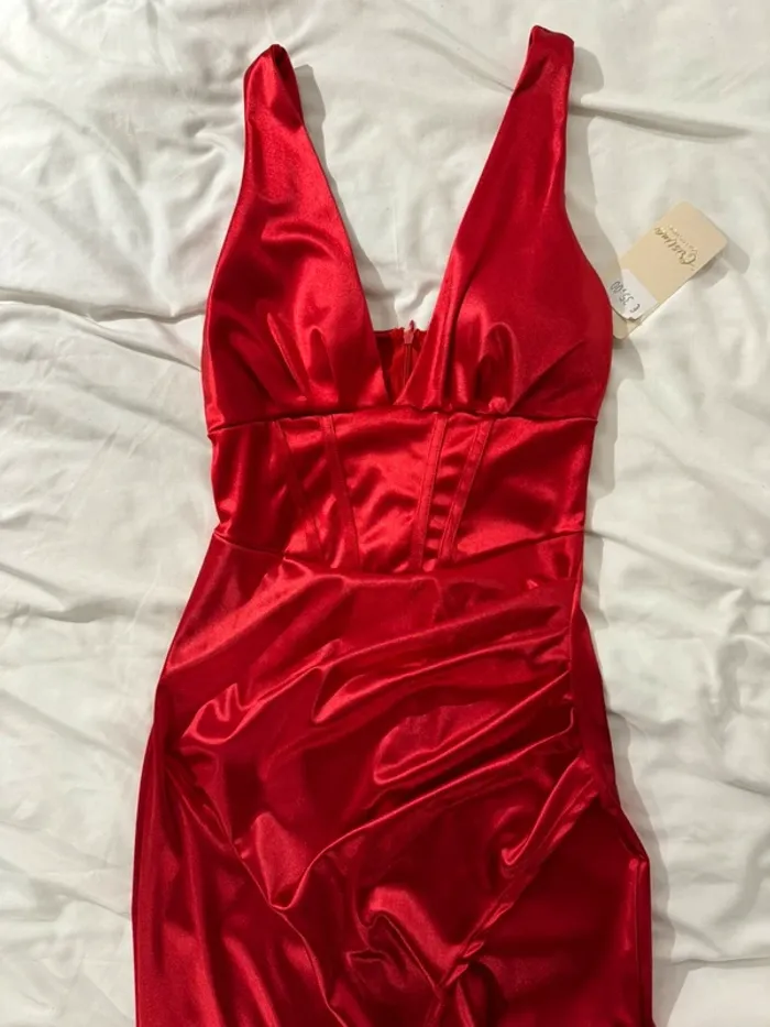 Robe de soirée rouge - photo numéro 2