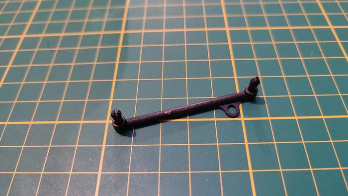 Axe roue avant pièce détachée miniature Peugeot 205 GTI 1/18 Solido #B41