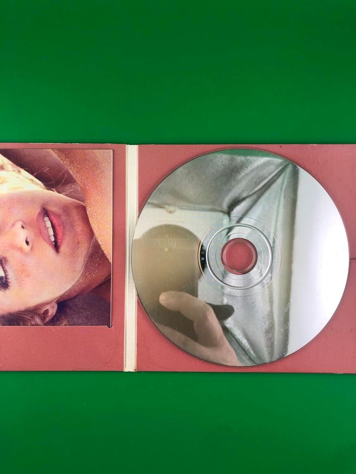 CD Shakira - Sale el sol - photo numéro 2