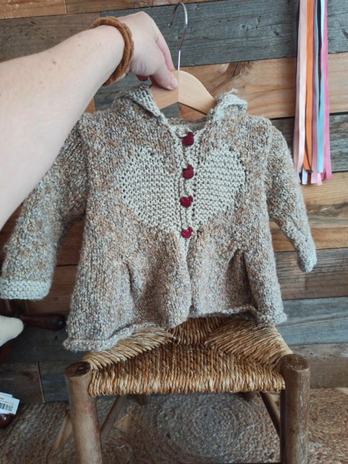 Gilet fille fait main 6 mois tbe - photo numéro 4