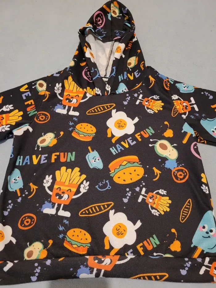Sweat-shirt à capuche taille 7 ans