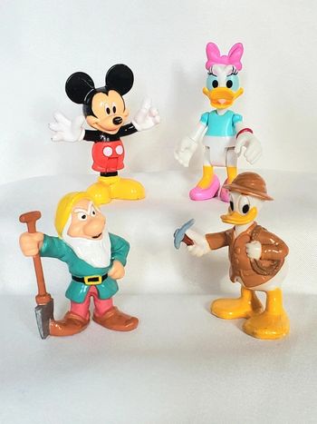 Lot de 4 figurines Disney