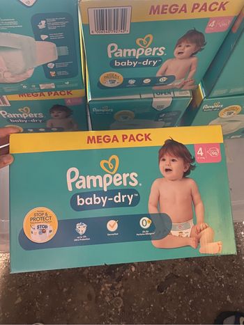 Couches Pampers taille 4